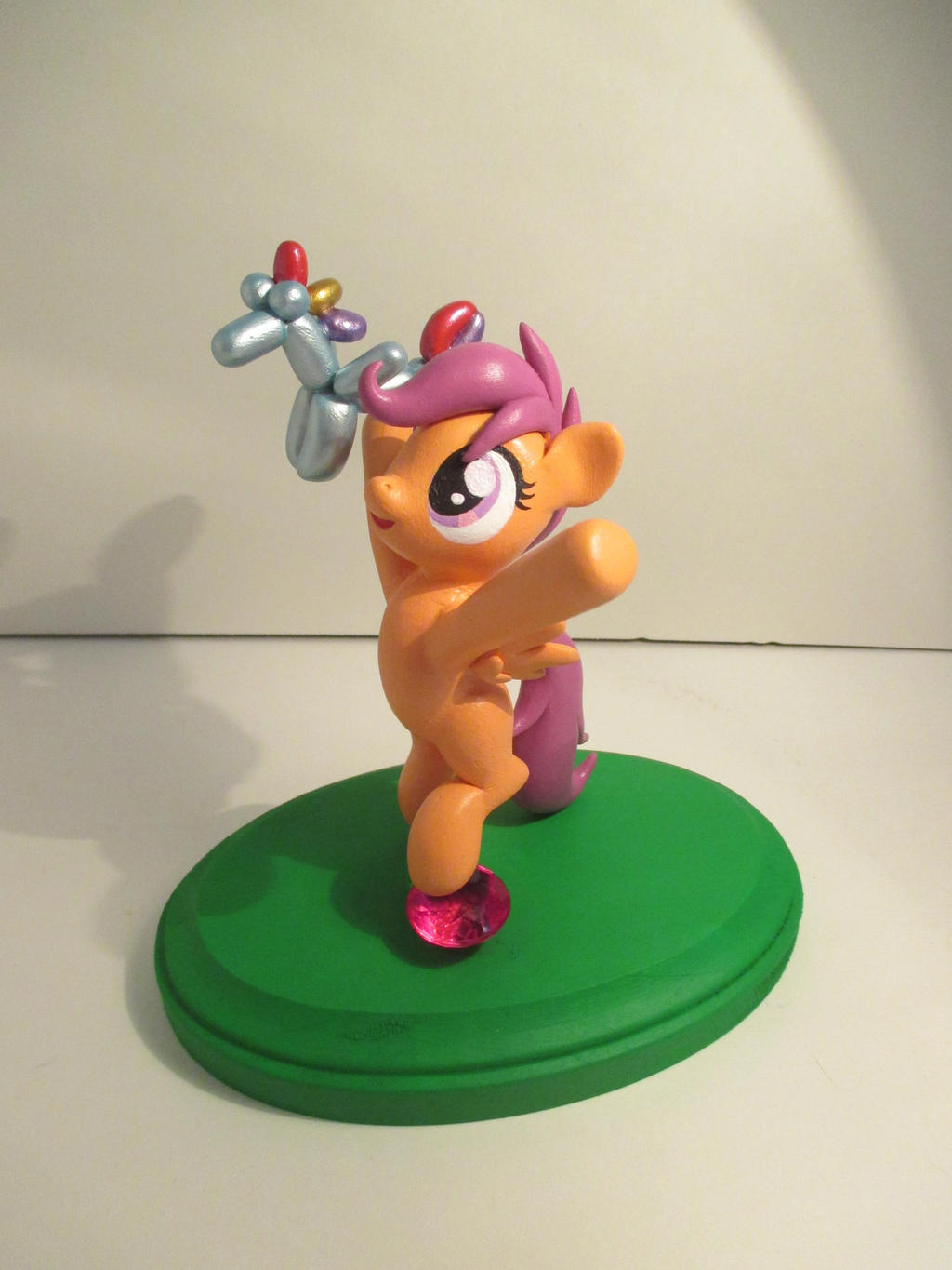 [Obrázek: scootaloo_and_her_balloon_animal_by_eart...8o94wq.jpg]